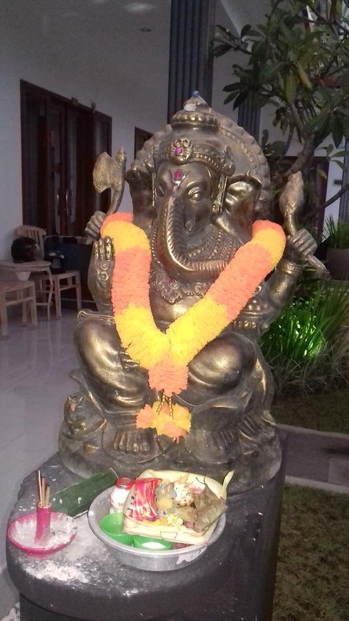 Sanata Yoga Guesthouse Canggu Exteriör bild